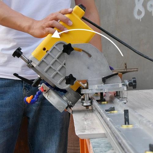 <transcy>Máquina cortadora de ingletes</transcy>